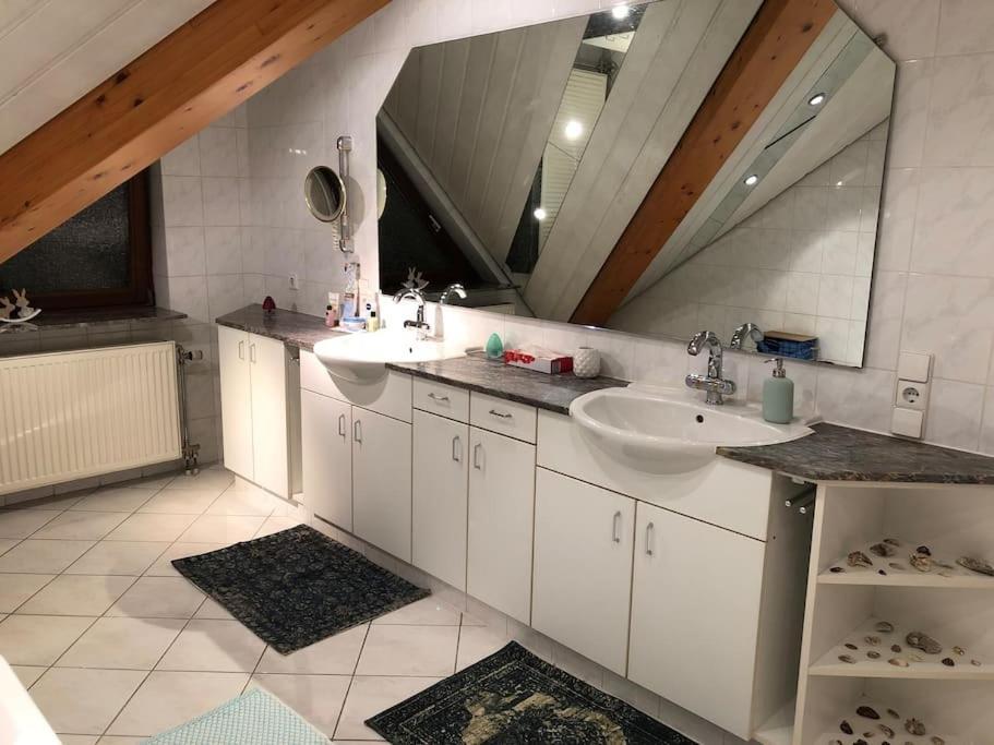 Grosse, Helle Fuer Bis Zu 6 Personen * Weinheim